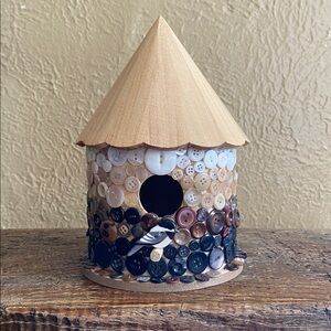 🐦‍⬛Handmade🐦‍⬛Button Birdhouse